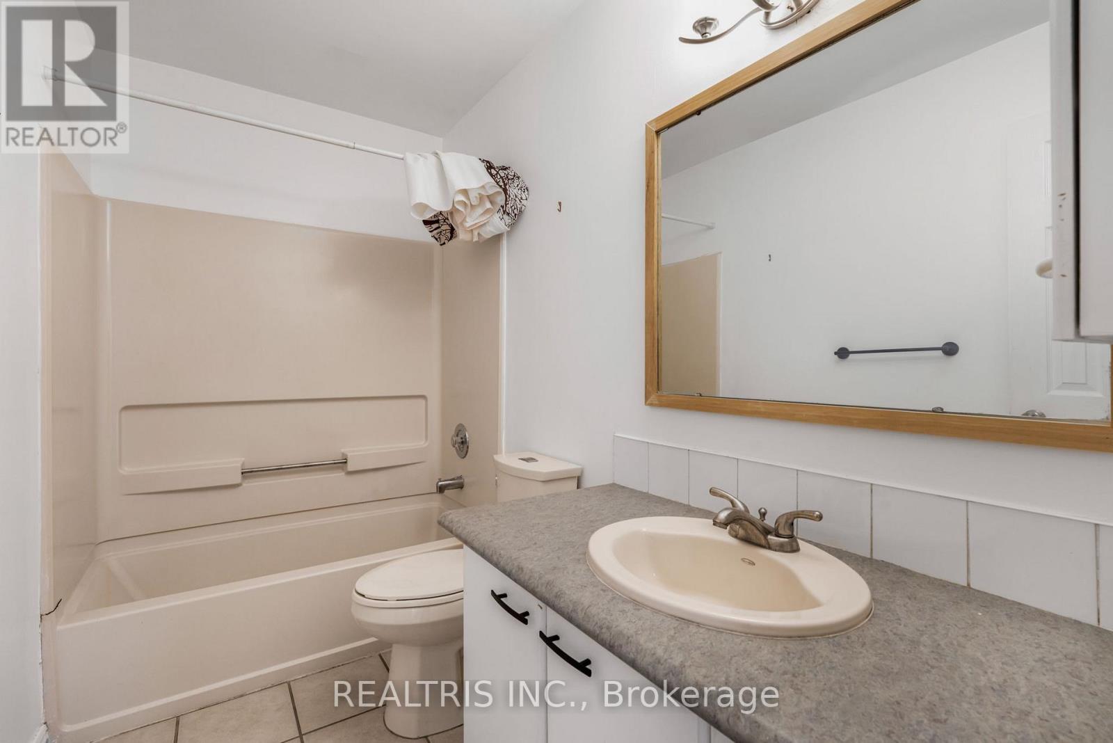 1905 Des Epinettes Avenue, Ottawa, Ontario  K1C 6P6 - Photo 19 - X12491712