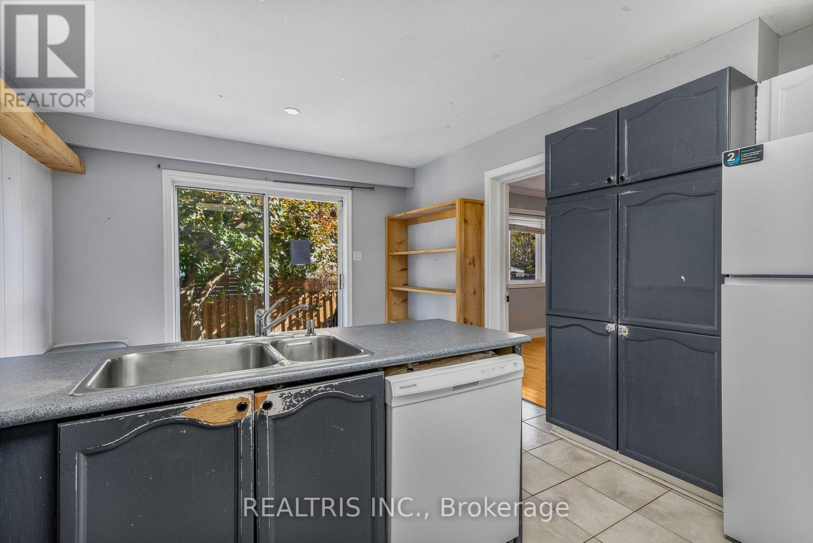 1905 Des Epinettes Avenue, Ottawa, Ontario  K1C 6P6 - Photo 9 - X12491712