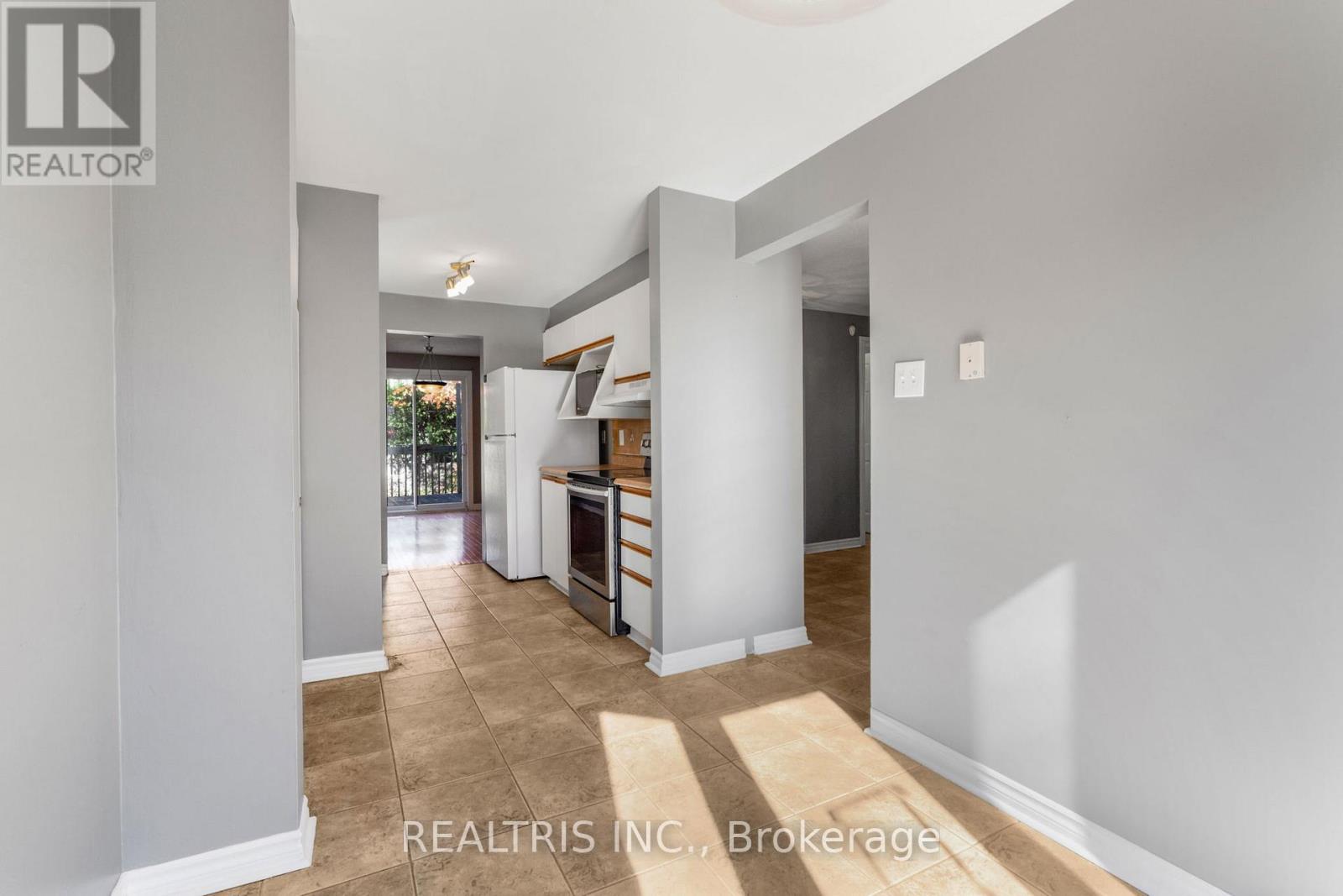 1598 Meadowfield Place, Ottawa, Ontario  K1C 5V6 - Photo 6 - X12491716