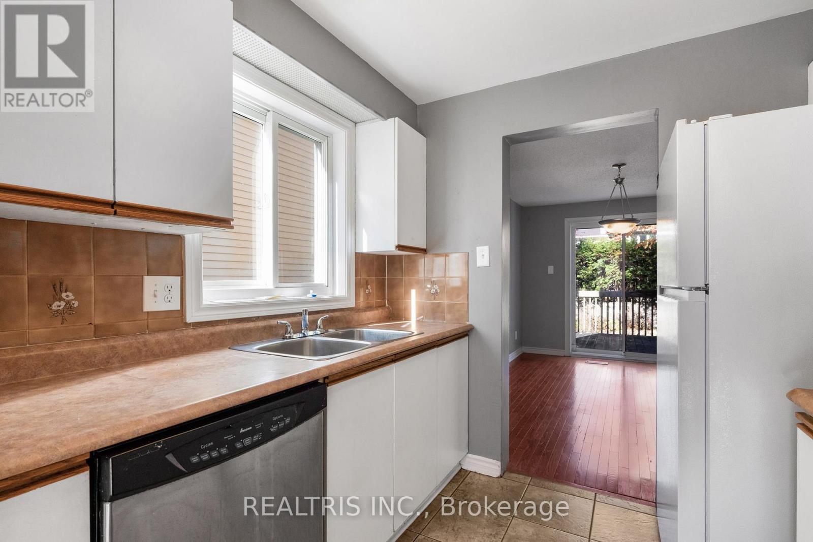 1598 Meadowfield Place, Ottawa, Ontario  K1C 5V6 - Photo 8 - X12491716