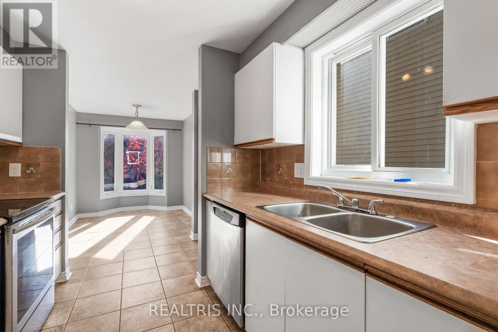 1598 Meadowfield Place, Ottawa, Ontario  K1C 5V6 - Photo 9 - X12491716