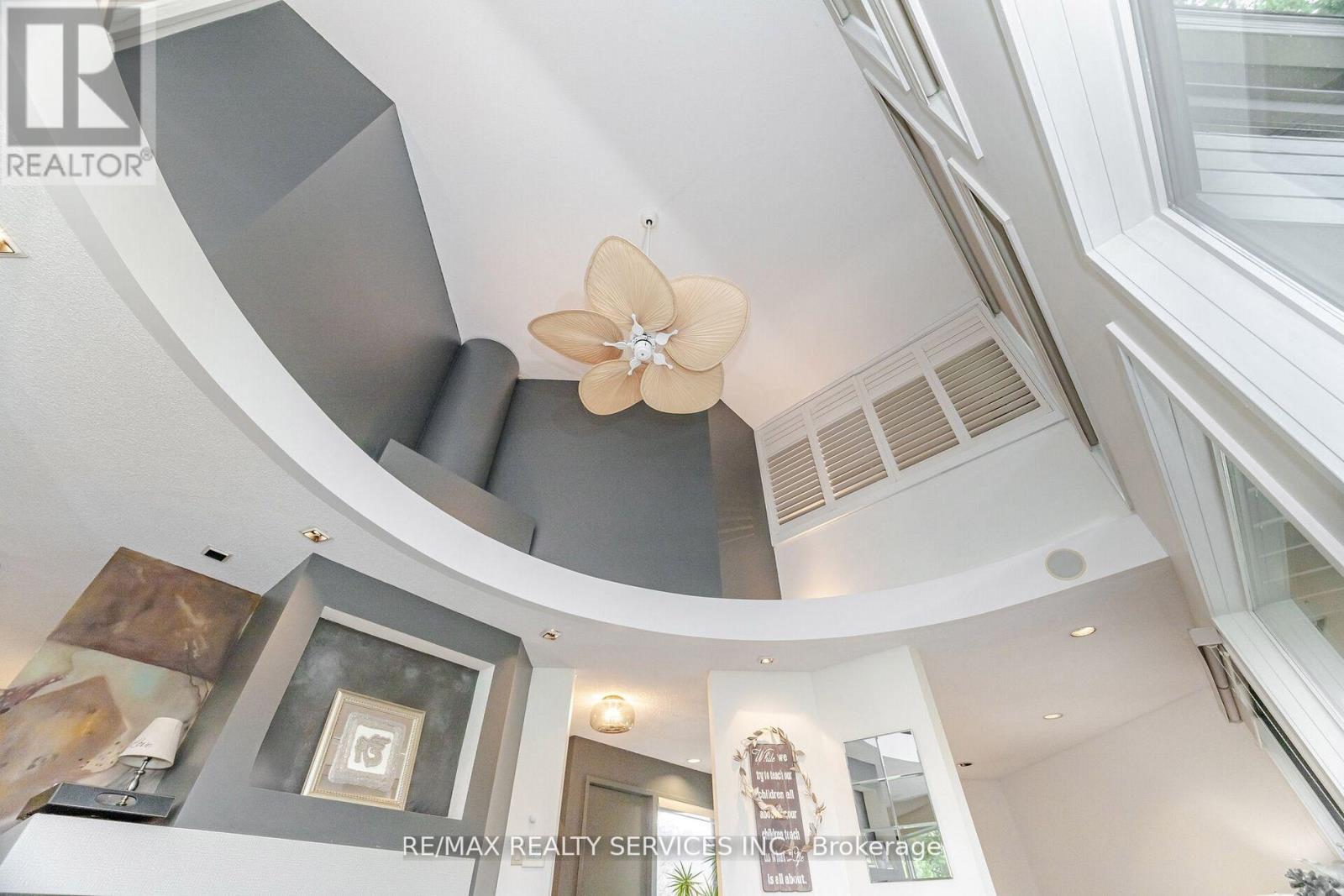 4296 Village Park Drive, Lincoln, Ontario  L3J 0J1 - Photo 11 - X12491838