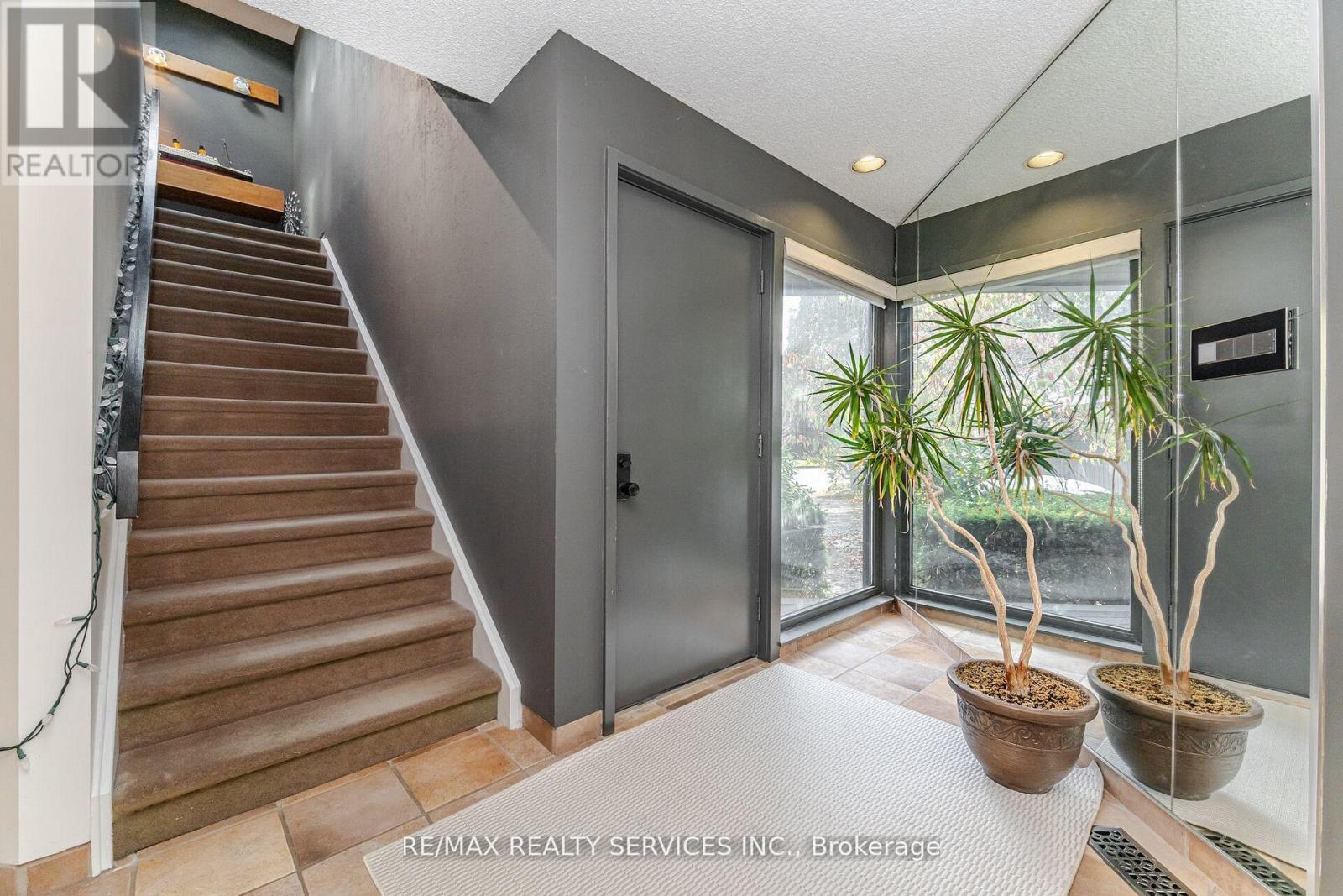 4296 Village Park Drive, Lincoln, Ontario  L3J 0J1 - Photo 6 - X12491838