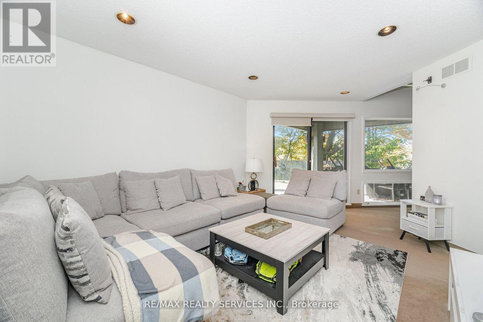 4296 Village Park Drive, Lincoln, Ontario  L3J 0J1 - Photo 7 - X12491838