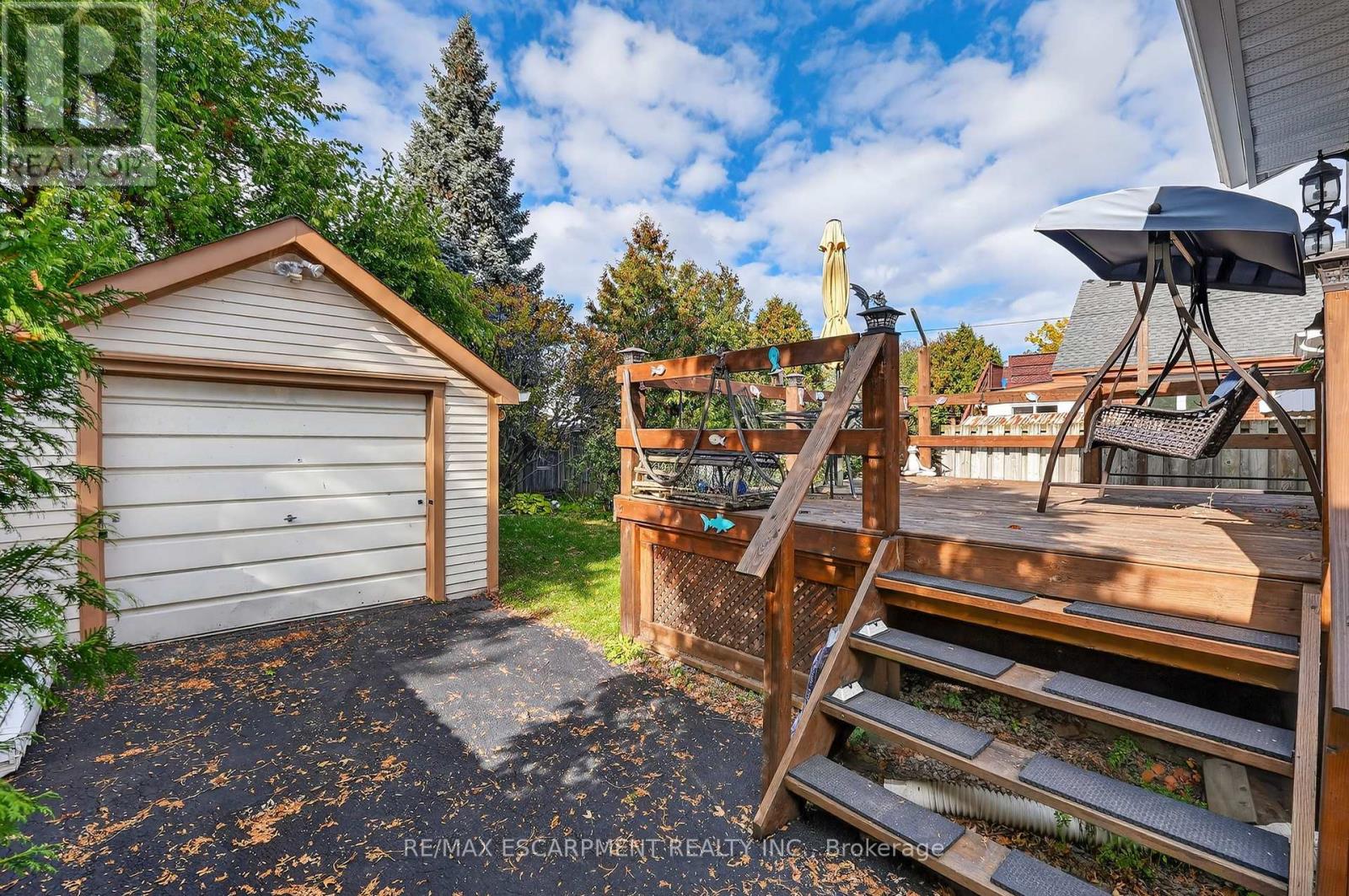 46 Weir Street S, Hamilton, Ontario  L8K 3A4 - Photo 2 - X12491930