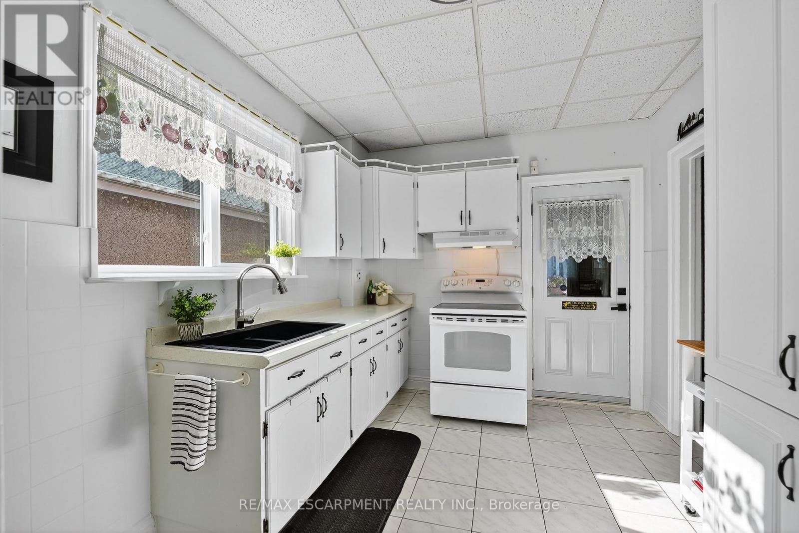 46 Weir Street S, Hamilton, Ontario  L8K 3A4 - Photo 8 - X12491930