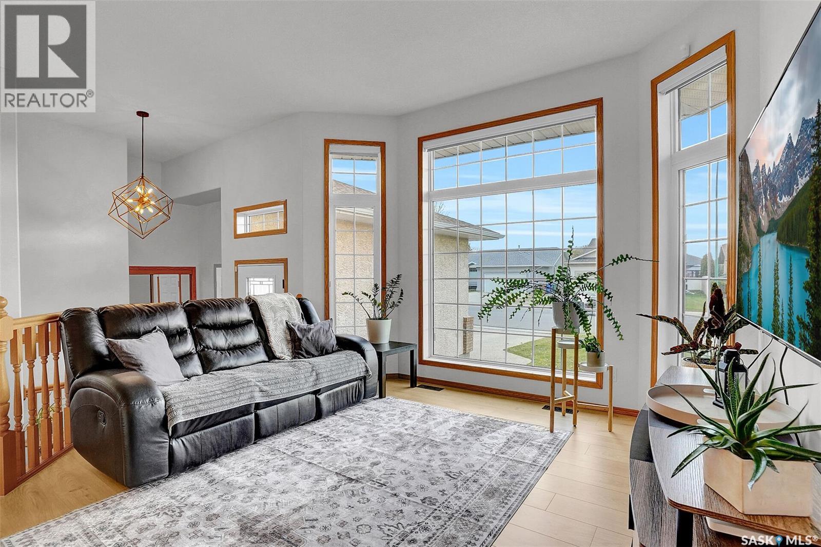 446 Fairway Road N, Regina, Saskatchewan  S4Y 1A2 - Photo 6 - SK022031