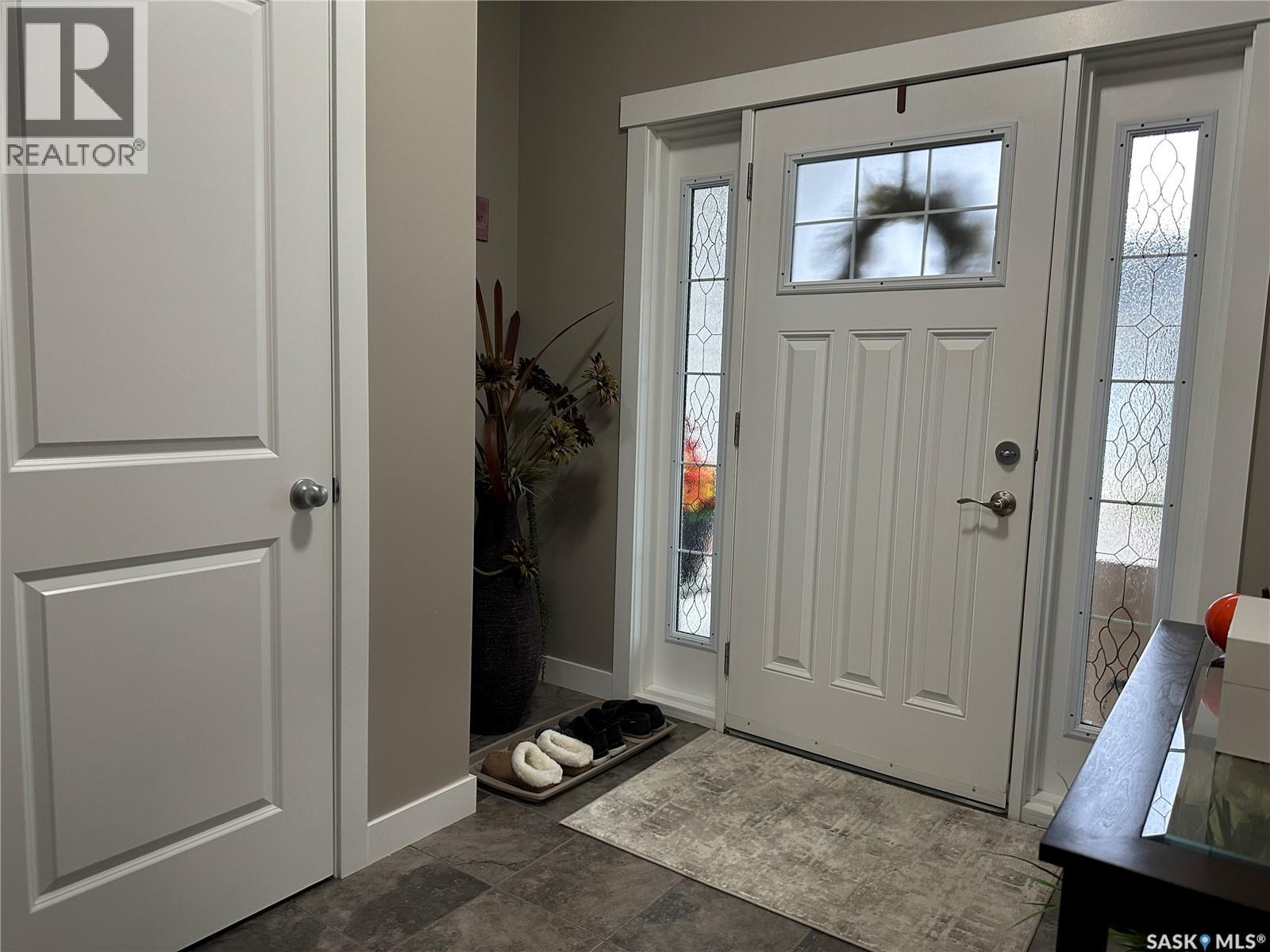 8 840 5th Street, Weyburn, Saskatchewan  S4H 3P2 - Photo 2 - SK022008