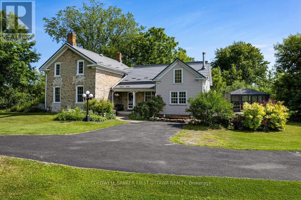 28 South Street, Drummond/north Elmsley, Ontario  K7H 2G1 - Photo 4 - X12074264