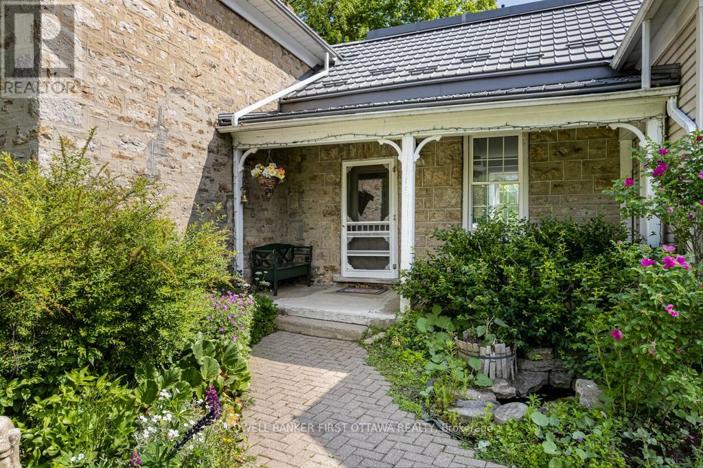 28 South Street, Drummond/north Elmsley, Ontario  K7H 2G1 - Photo 5 - X12074264