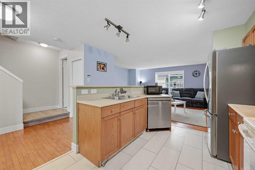 215 Mckenzie Towne Gate Se, Calgary, Alberta  T2Z 4G2 - Photo 10 - A2259893