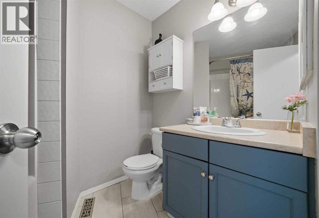 215 Mckenzie Towne Gate Se, Calgary, Alberta  T2Z 4G2 - Photo 16 - A2259893