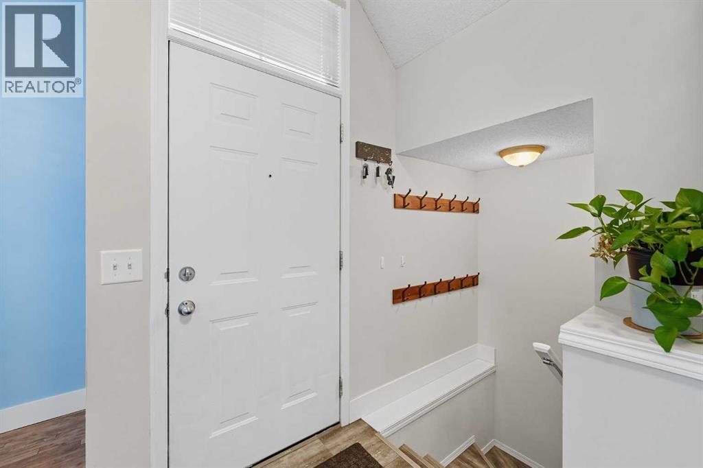 215 Mckenzie Towne Gate Se, Calgary, Alberta  T2Z 4G2 - Photo 3 - A2259893