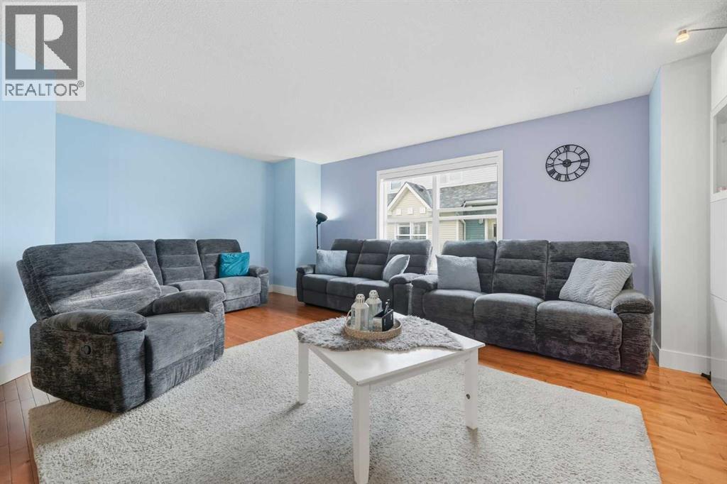 215 Mckenzie Towne Gate Se, Calgary, Alberta  T2Z 4G2 - Photo 4 - A2259893