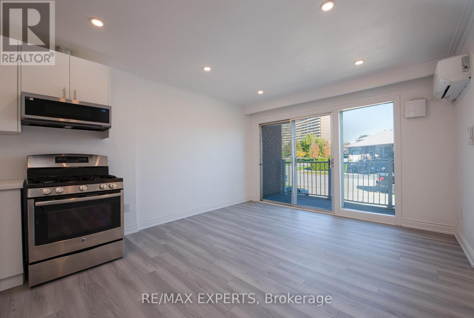 2 - 59 Bowhill Crescent, Toronto, Ontario  M2J 3S1 - Photo 4 - C12492064