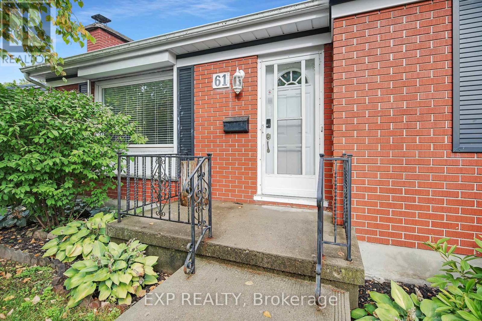 61 Larkspur Crescent, London North, Ontario  N6H 3R1 - Photo 2 - X12492156