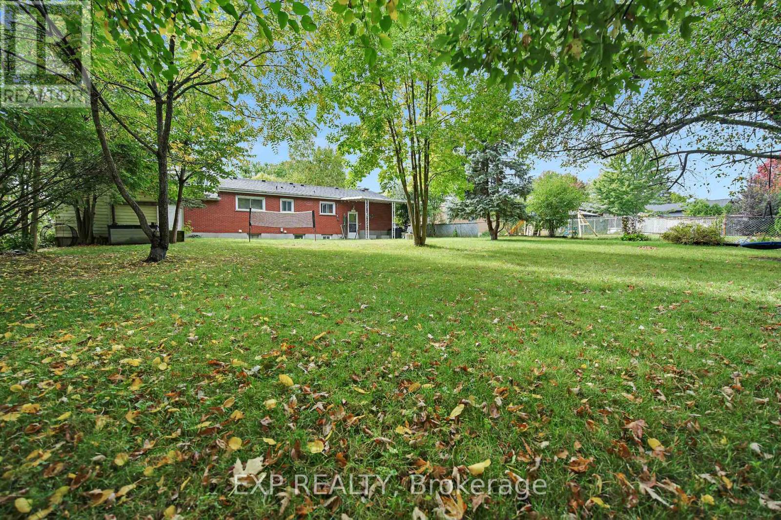 61 Larkspur Crescent, London North, Ontario  N6H 3R1 - Photo 23 - X12492156