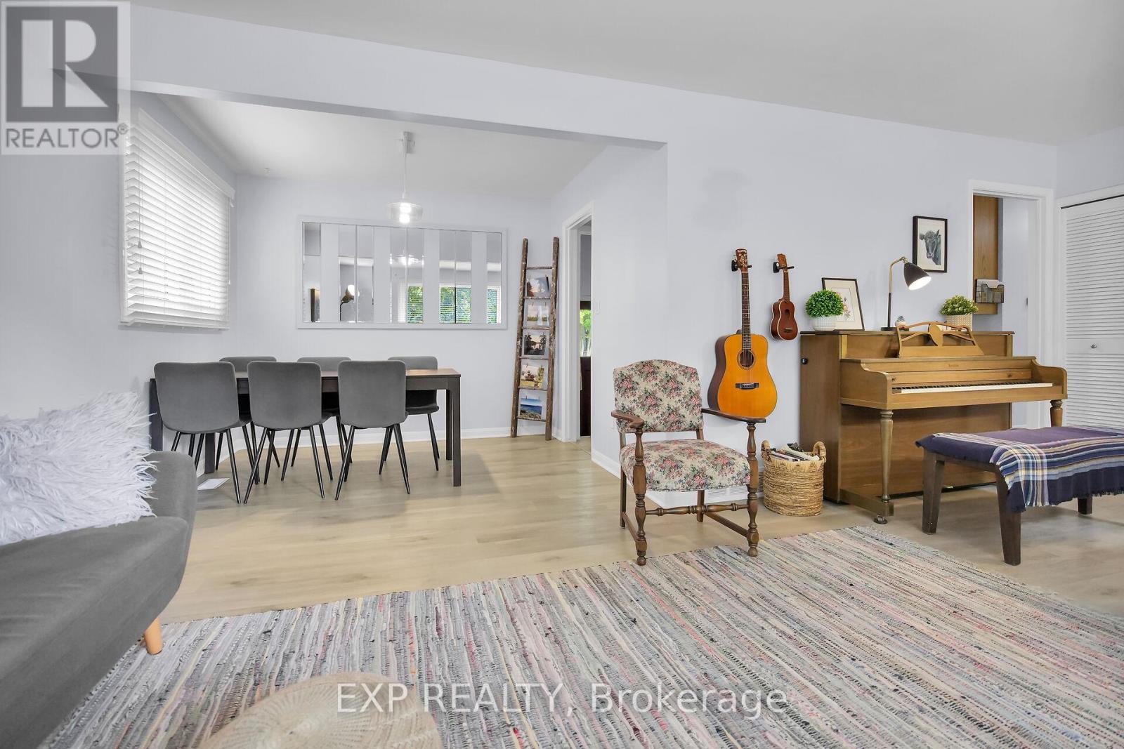 61 Larkspur Crescent, London North, Ontario  N6H 3R1 - Photo 4 - X12492156