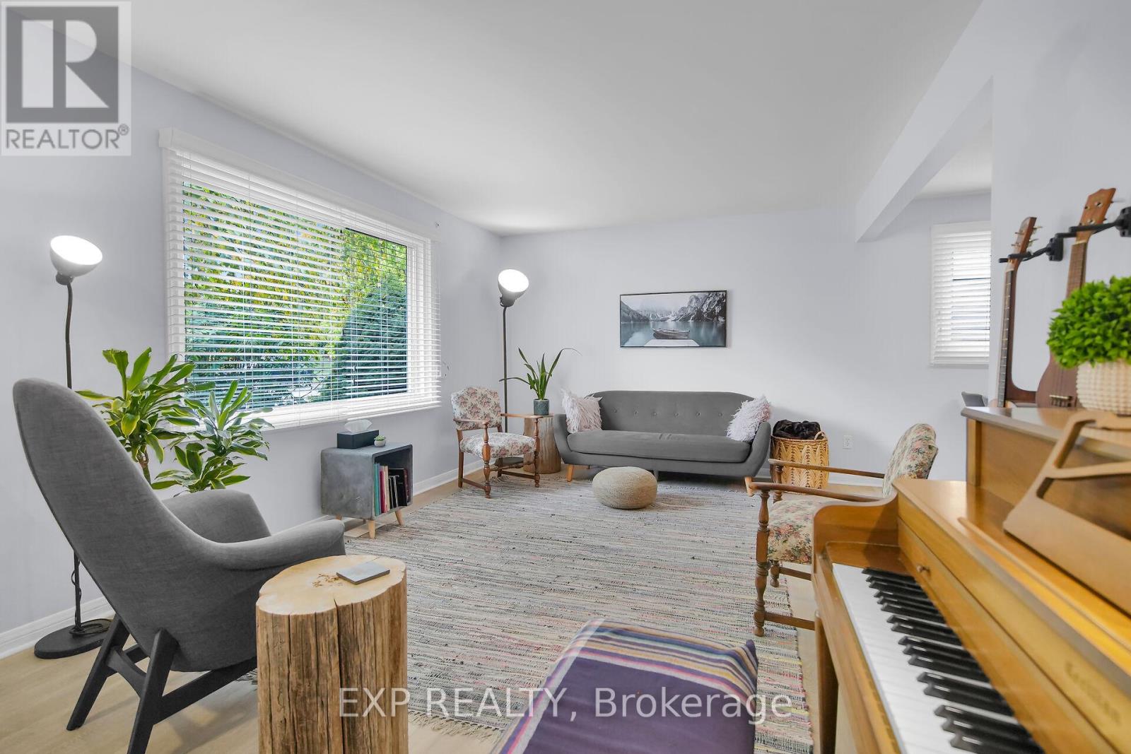 61 Larkspur Crescent, London North, Ontario  N6H 3R1 - Photo 5 - X12492156