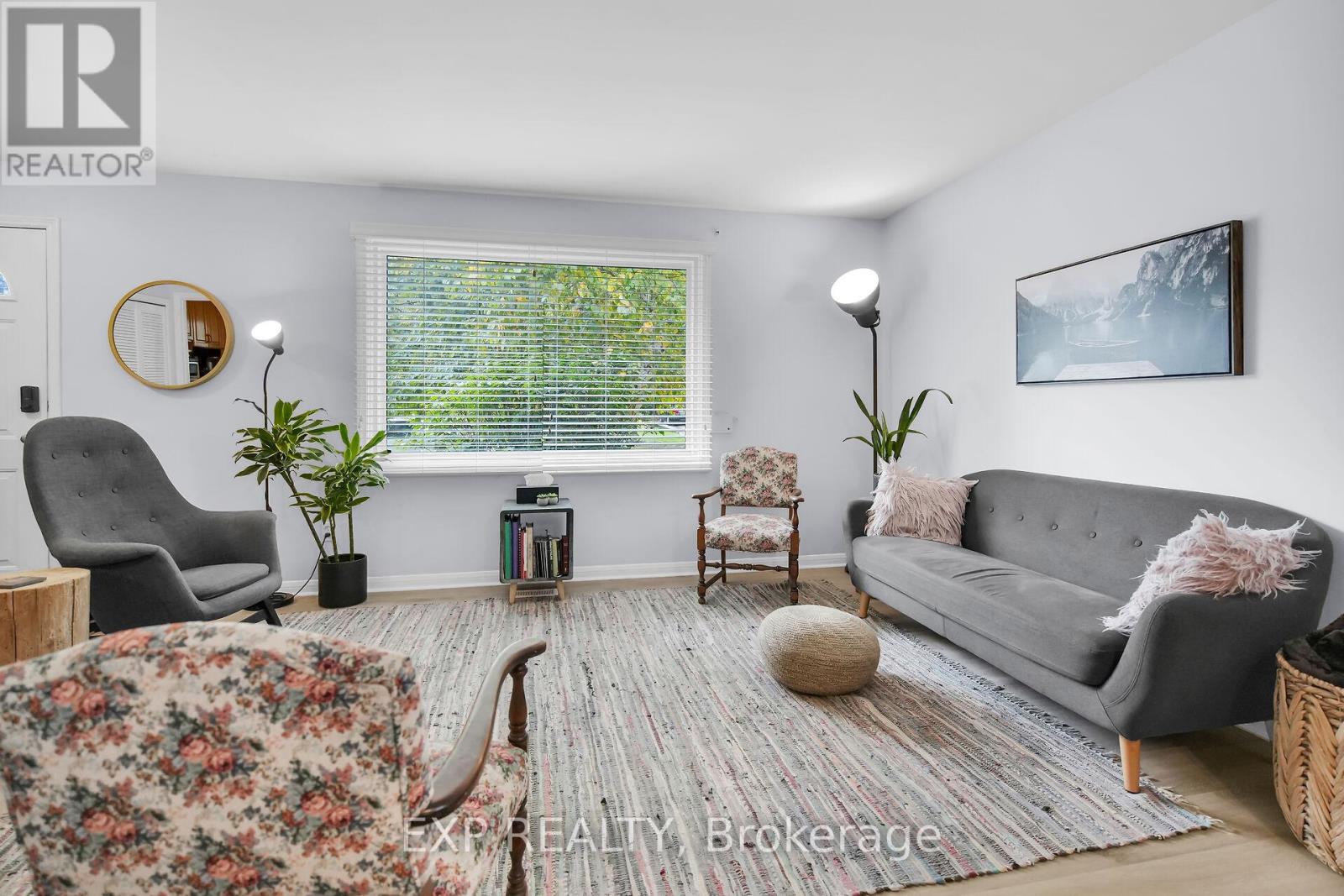 61 Larkspur Crescent, London North, Ontario  N6H 3R1 - Photo 7 - X12492156