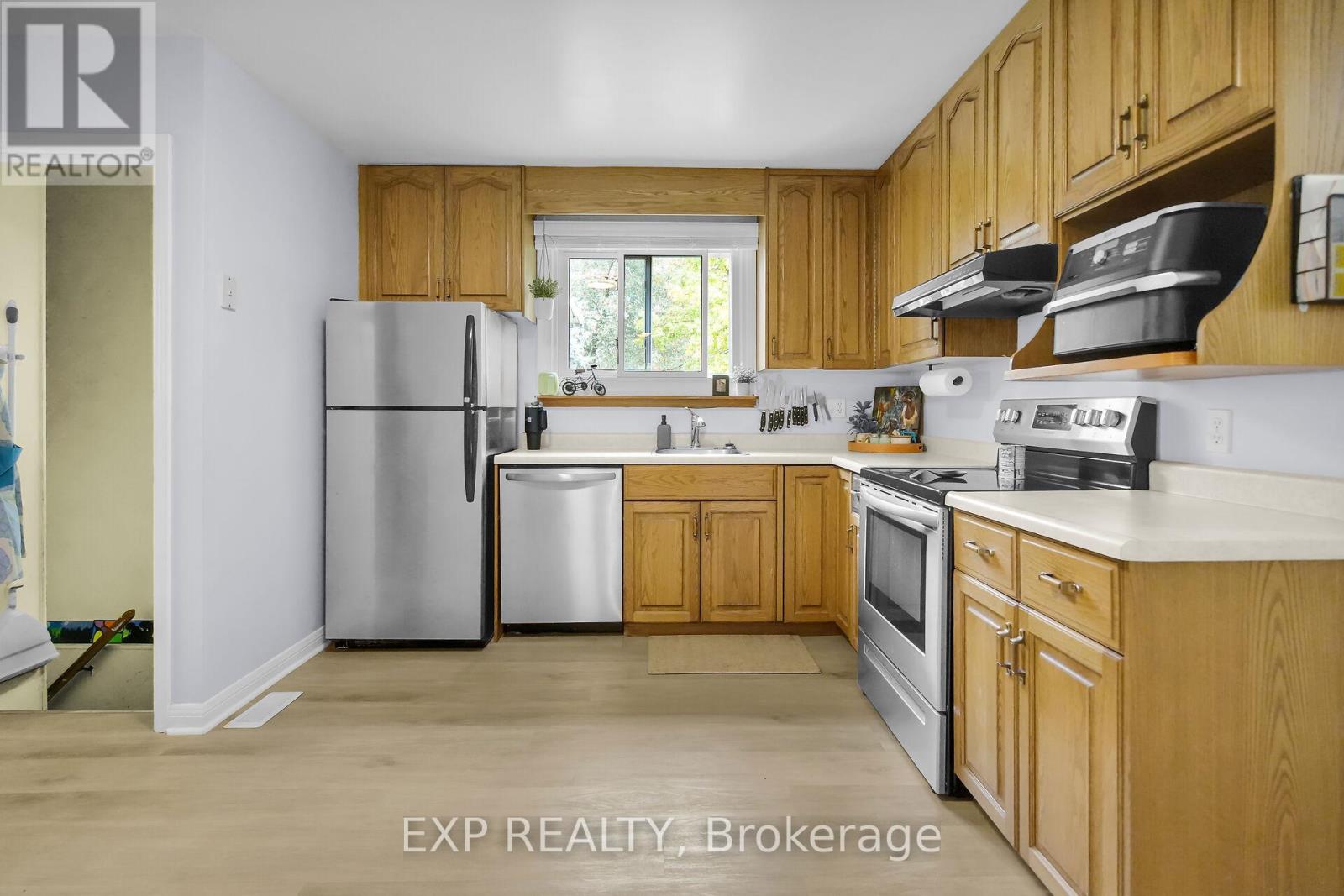 61 Larkspur Crescent, London North, Ontario  N6H 3R1 - Photo 9 - X12492156