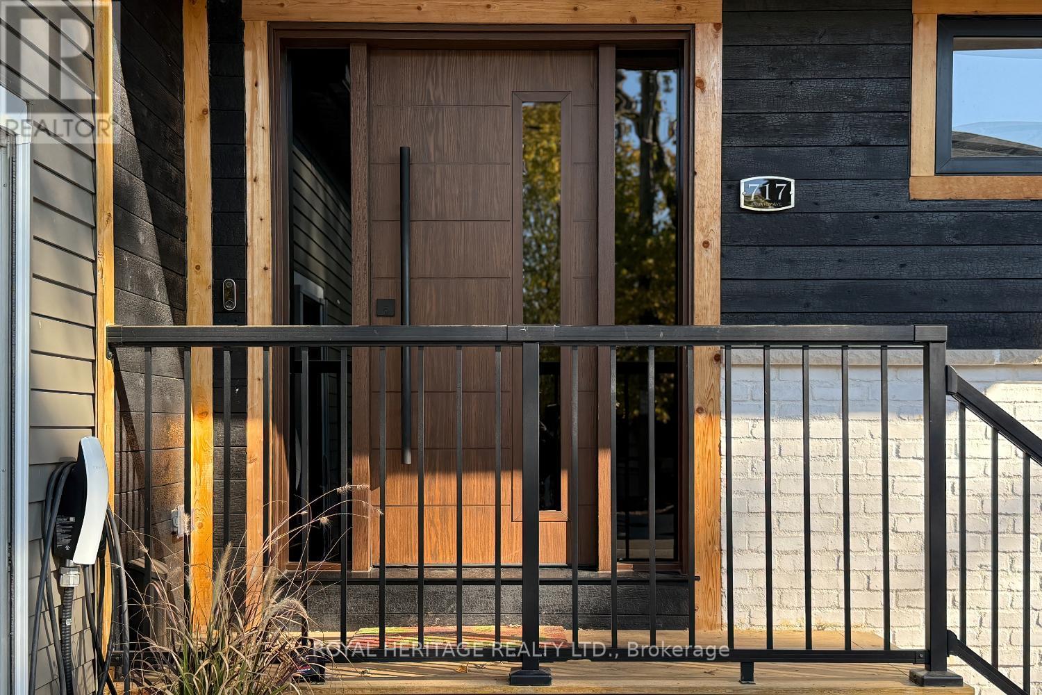 717 Fairview Avenue, Pickering, Ontario  L1W 1M6 - Photo 2 - E12491988