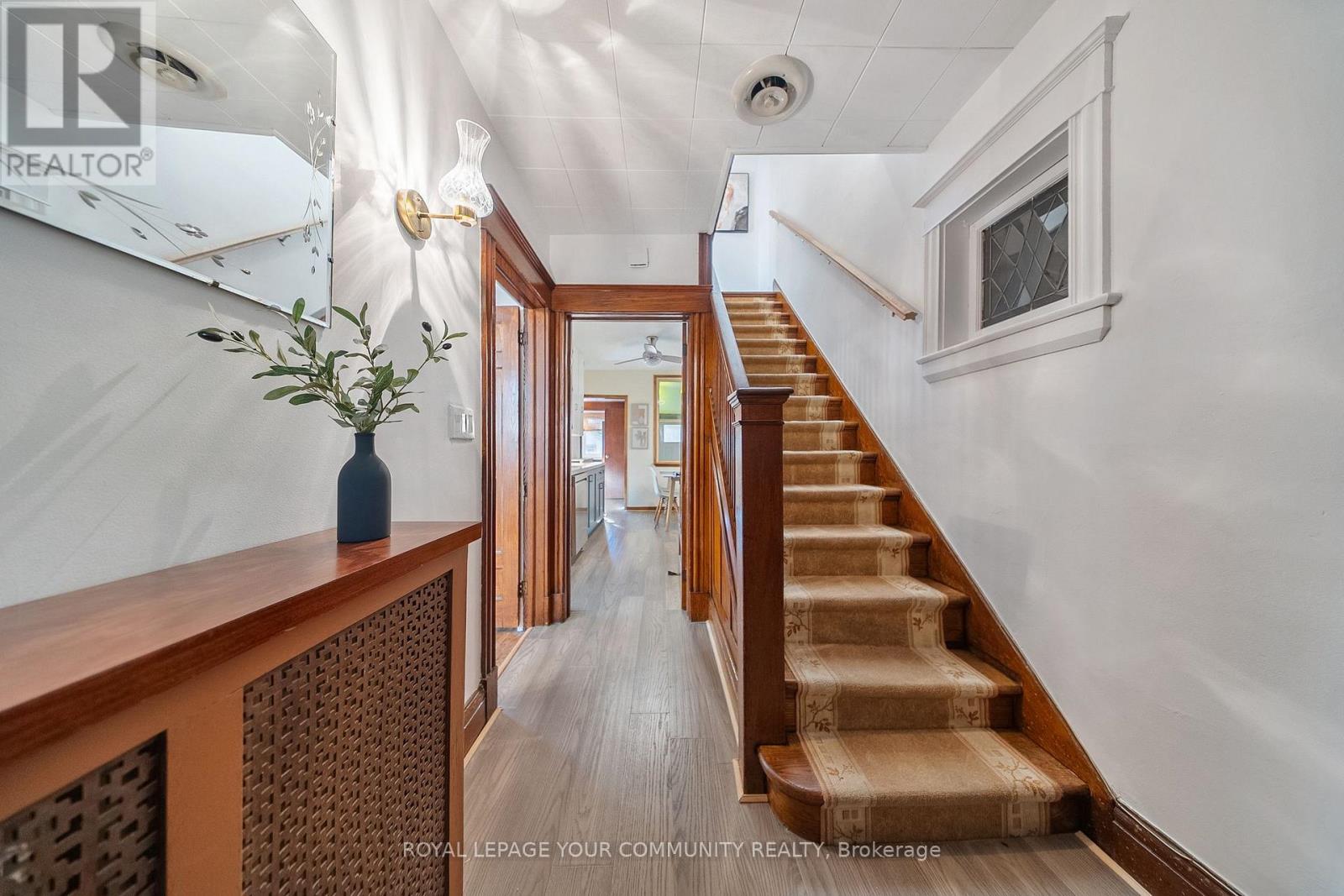 24 Patricia Drive, Toronto, Ontario  M4C 5K3 - Photo 4 - E12492006