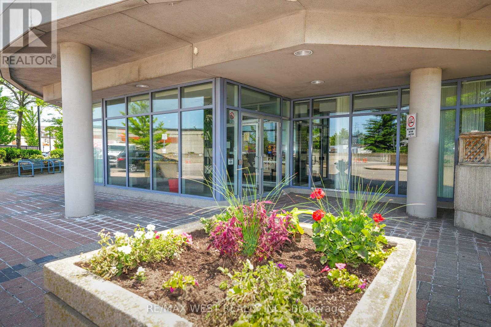 608 - 1470 Midland Avenue, Toronto, Ontario  M1P 3B9 - Photo 2 - E12492072