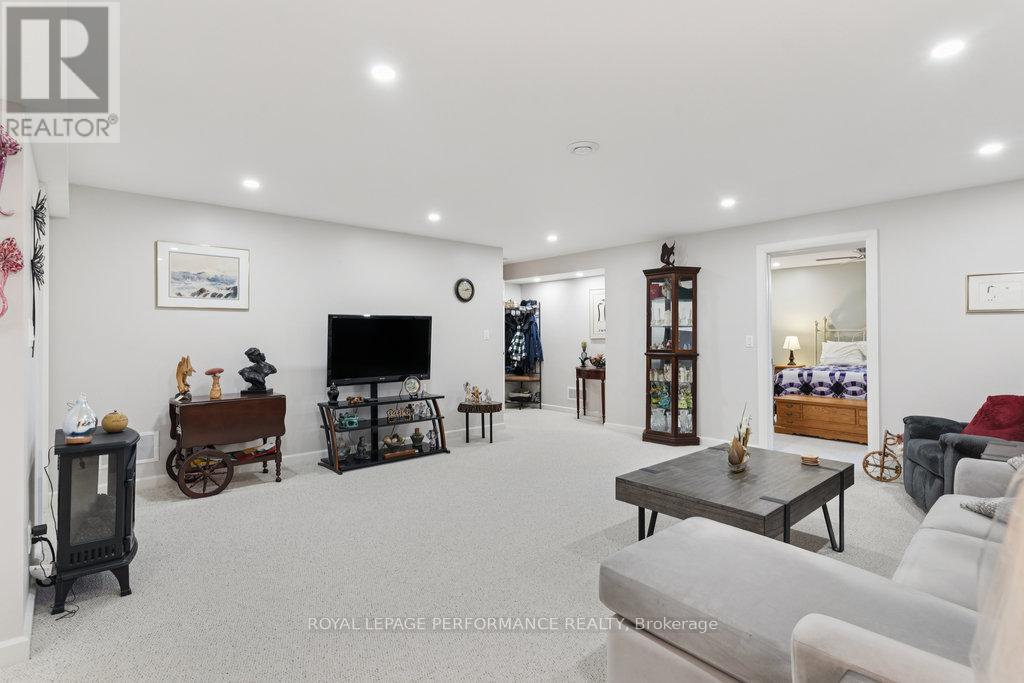 5 Melva Avenue, Ottawa, Ontario  K1T 3W9 - Photo 33 - X12492322