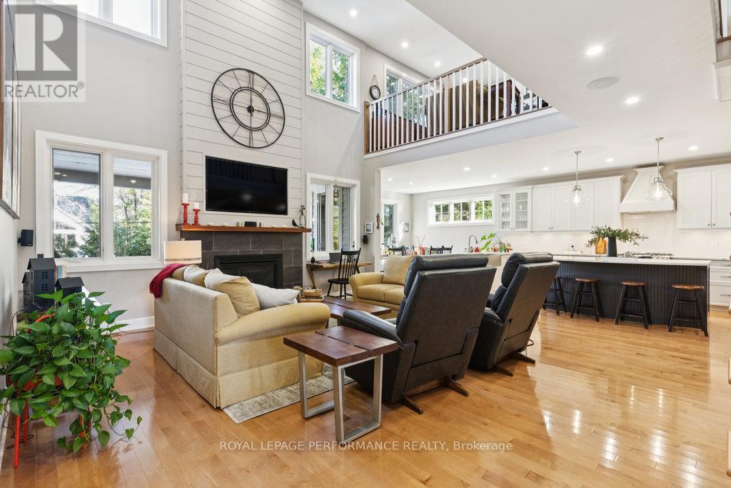 5 Melva Avenue, Ottawa, Ontario  K1T 3W9 - Photo 4 - X12492322