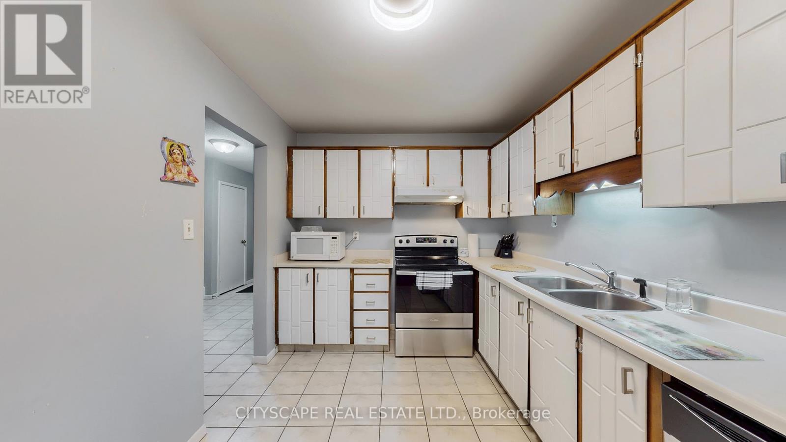 6 - 2701 Aquitaine Avenue, Mississauga, Ontario  L5N 2H7 - Photo 9 - W12482466