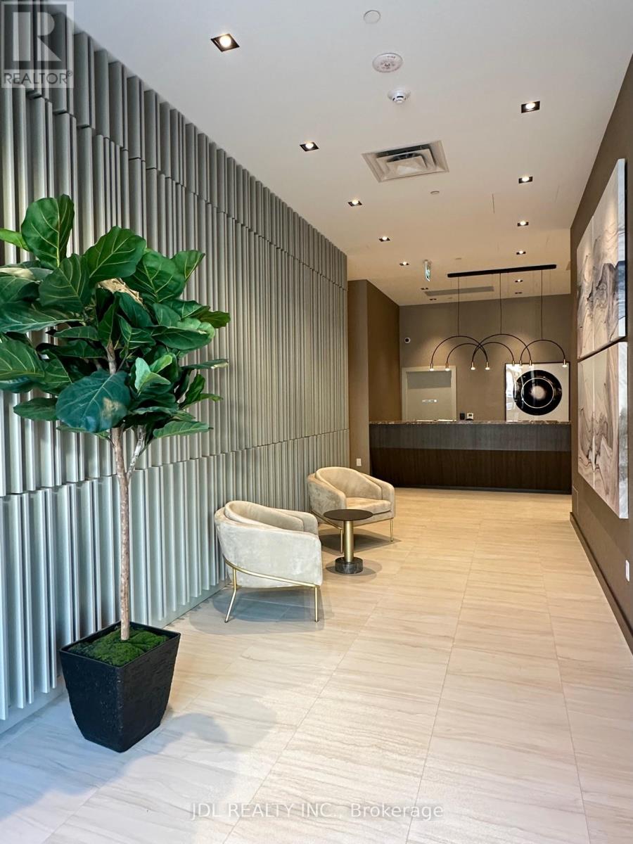 521 - 60 Honeycrisp Crescent, Vaughan, Ontario  L4K 0N5 - Photo 4 - N12491968