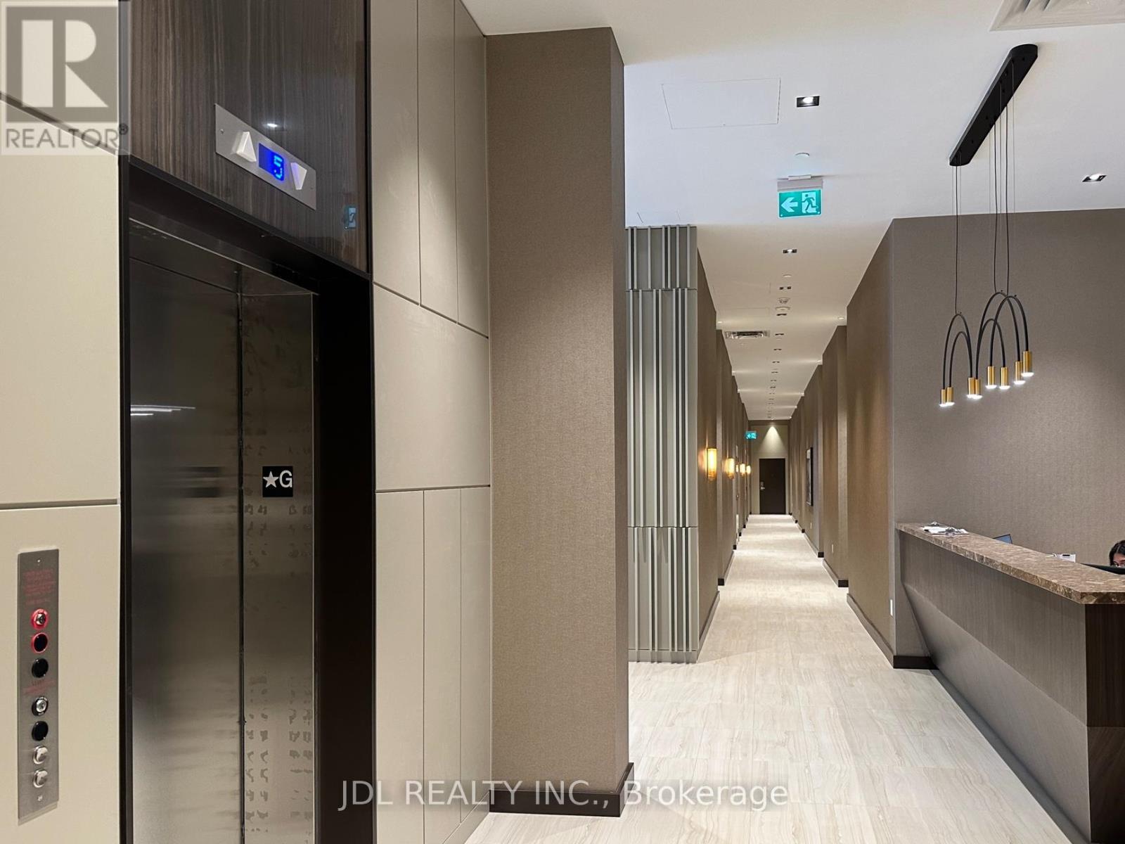 521 - 60 Honeycrisp Crescent, Vaughan, Ontario  L4K 0N5 - Photo 5 - N12491968