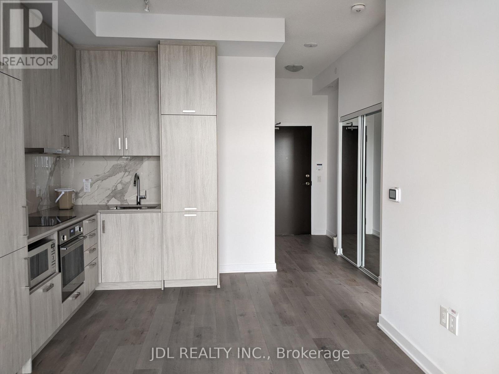 521 - 60 Honeycrisp Crescent, Vaughan, Ontario  L4K 0N5 - Photo 6 - N12491968