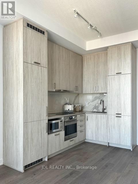 521 - 60 Honeycrisp Crescent, Vaughan, Ontario  L4K 0N5 - Photo 8 - N12491968