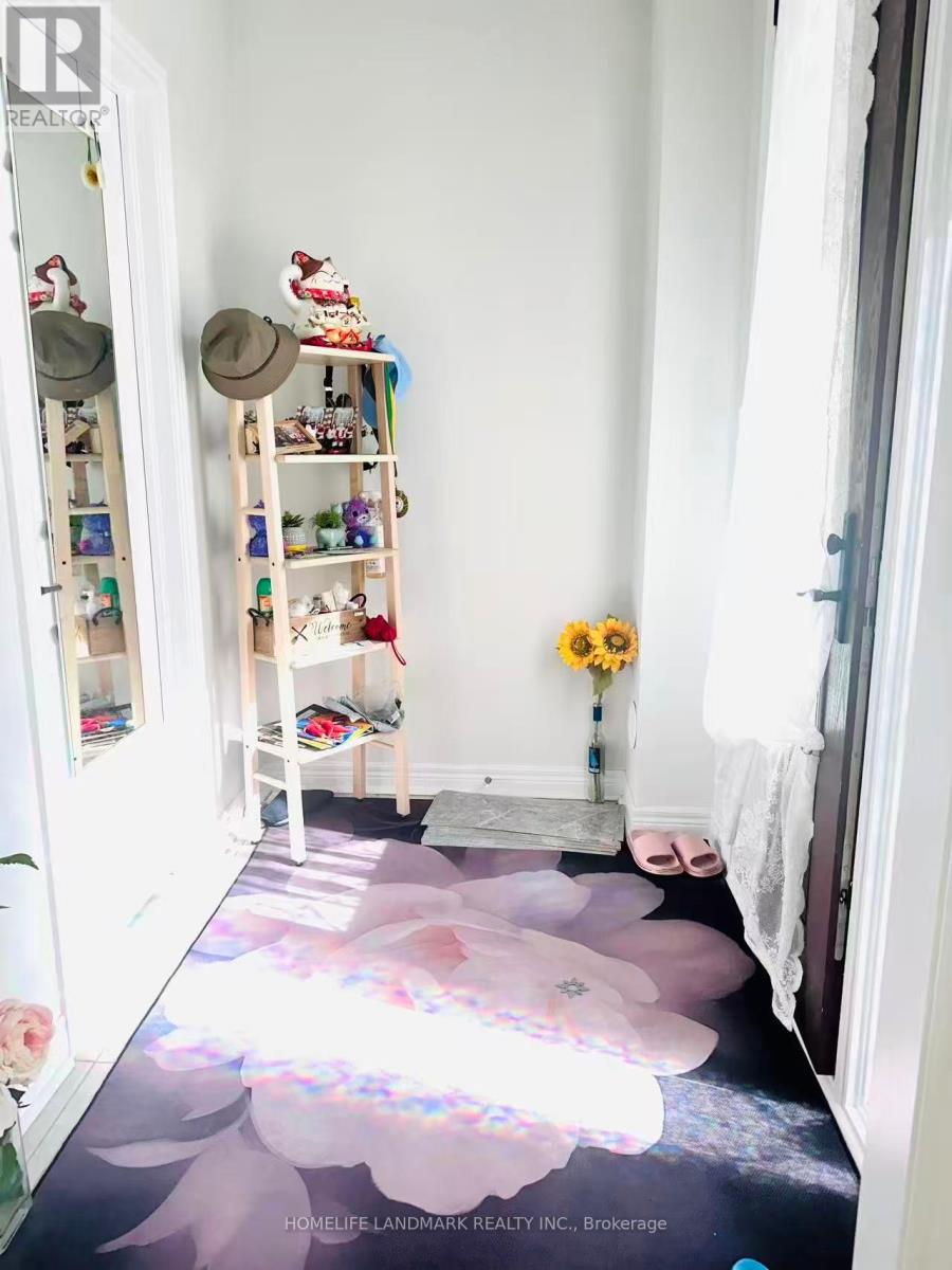 8 Robert Eaton Avenue, Markham, Ontario  L3S 0G3 - Photo 4 - N12492090