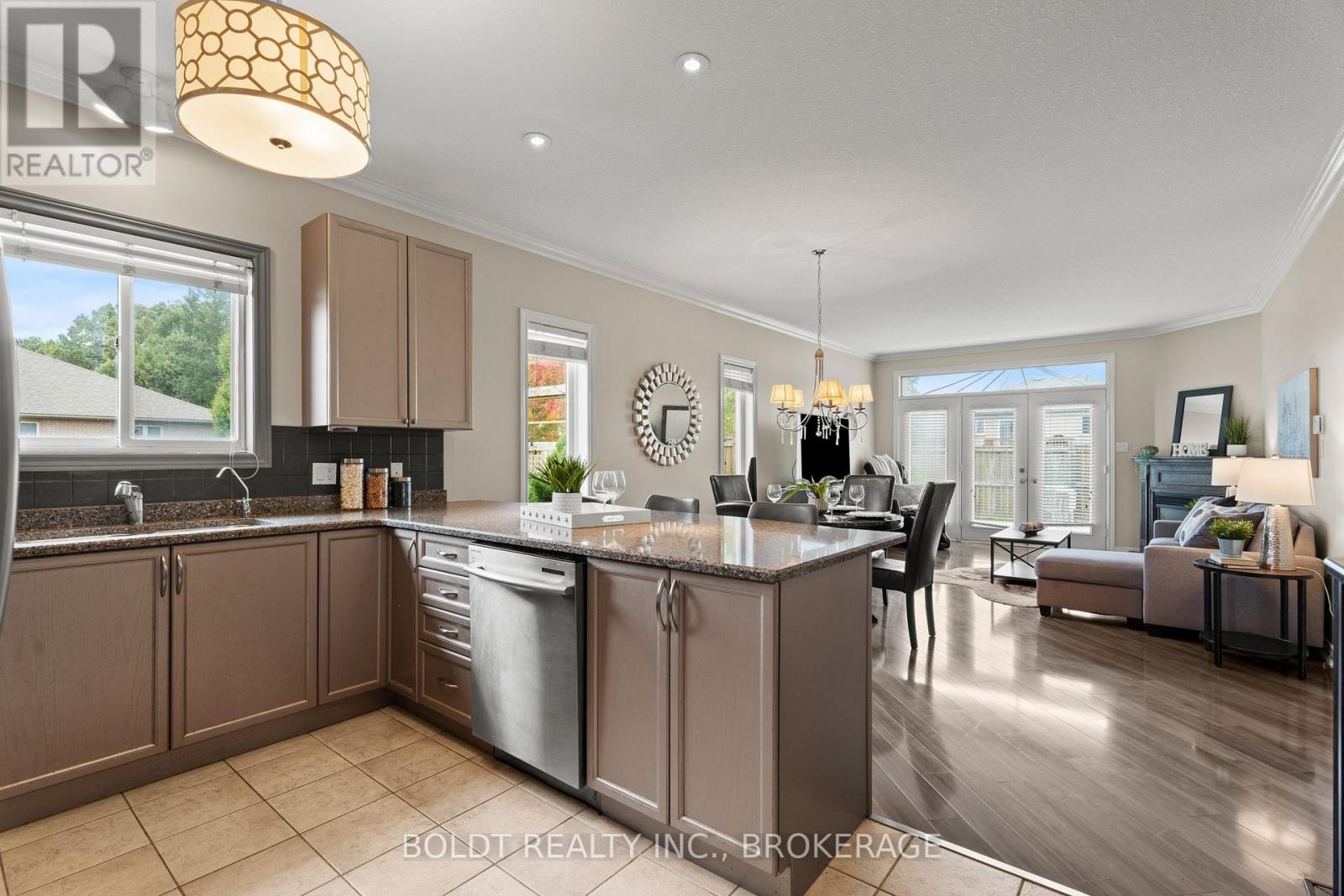 8 Willowlanding Court, Welland (N. Welland), Ontario  L3C 7L7 - Photo 10 - X12492214