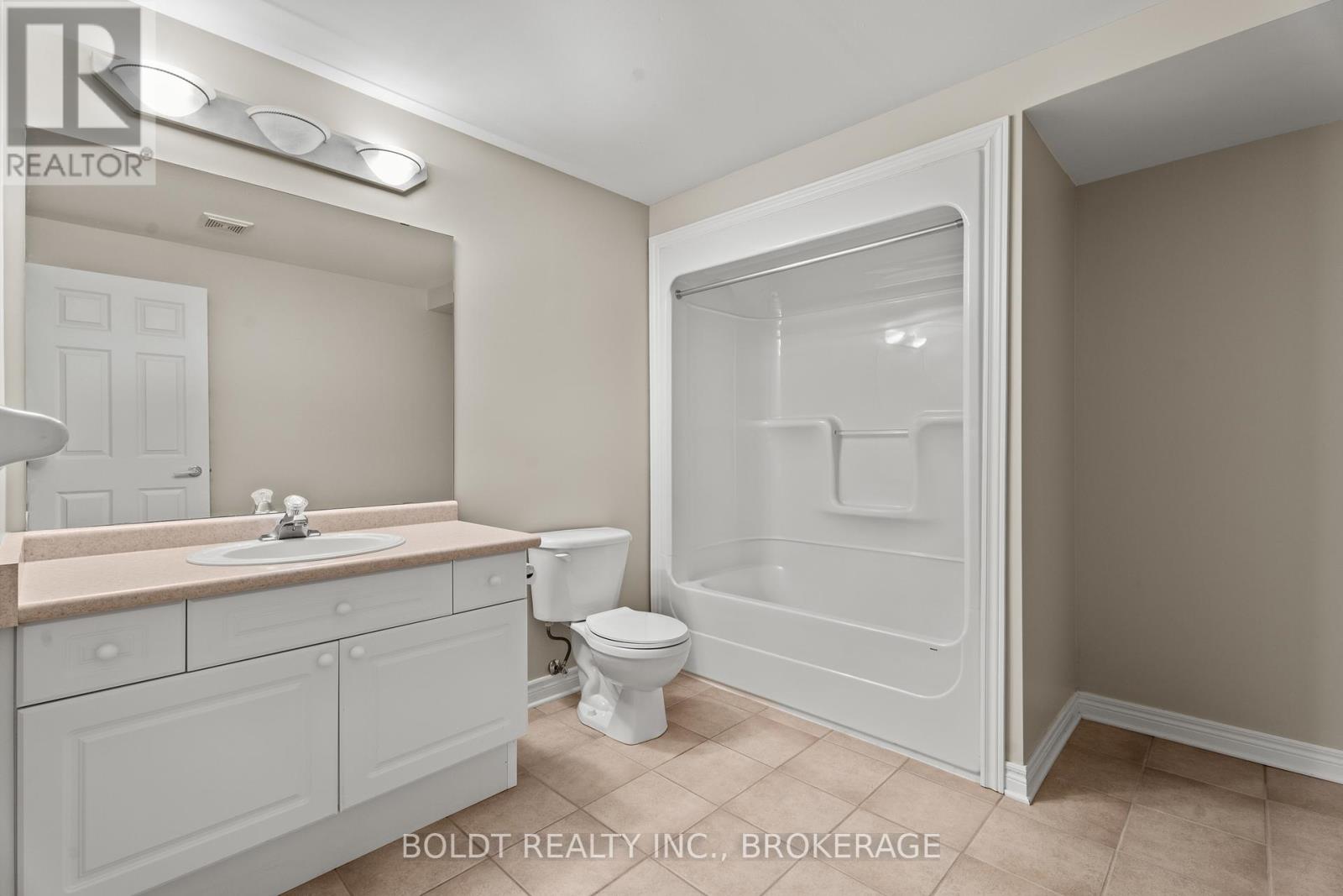 8 Willowlanding Court, Welland (N. Welland), Ontario  L3C 7L7 - Photo 25 - X12492214