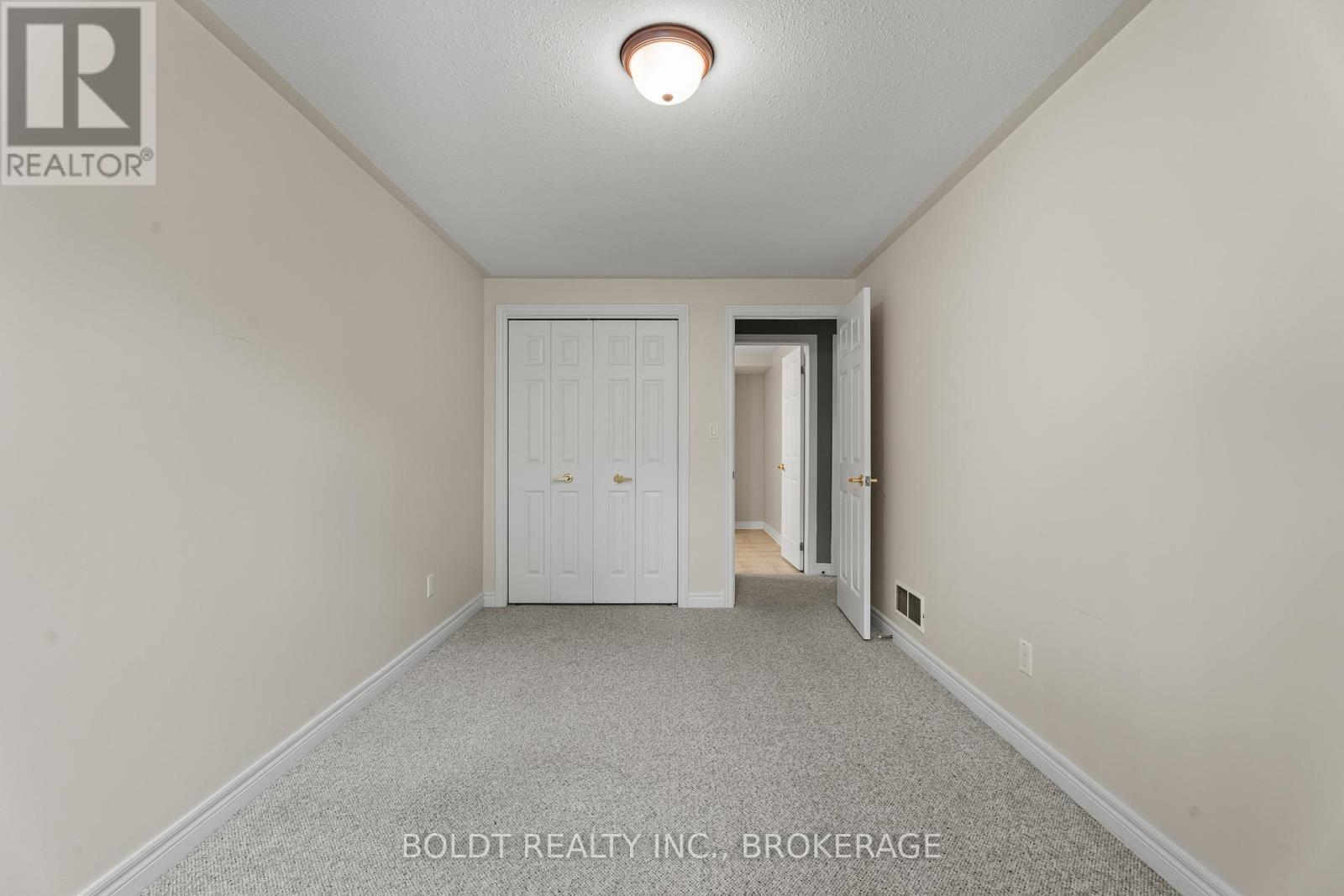 8 Willowlanding Court, Welland (N. Welland), Ontario  L3C 7L7 - Photo 27 - X12492214