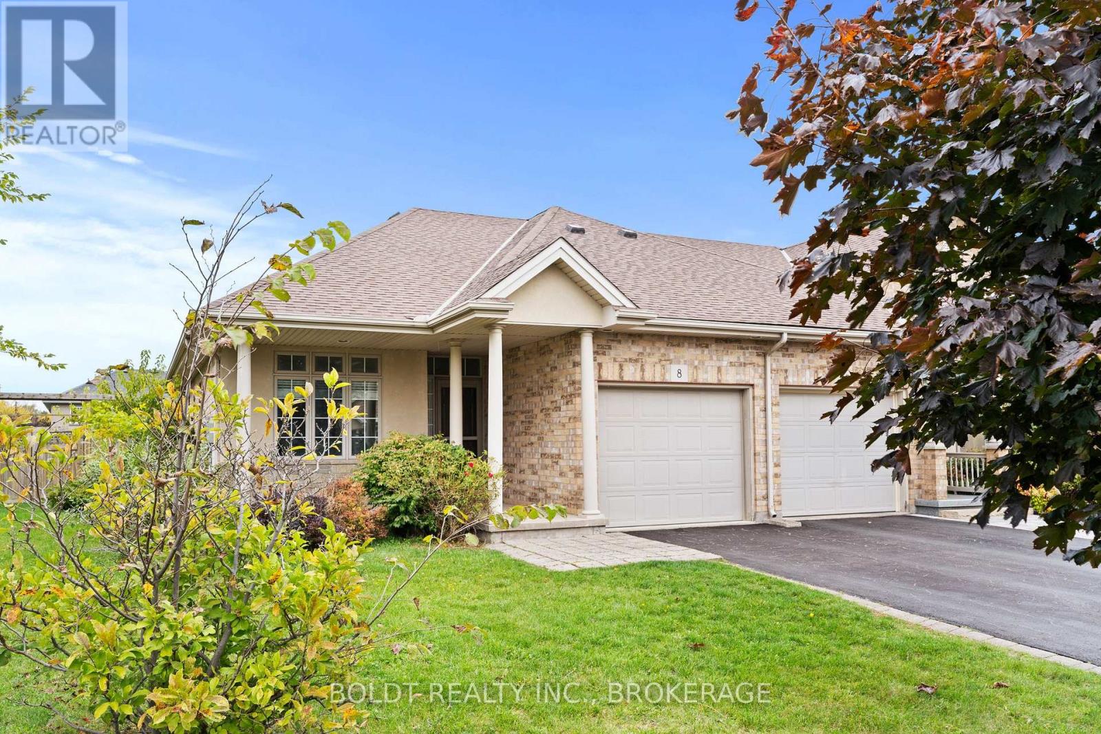 8 Willowlanding Court, Welland (N. Welland), Ontario  L3C 7L7 - Photo 3 - X12492214