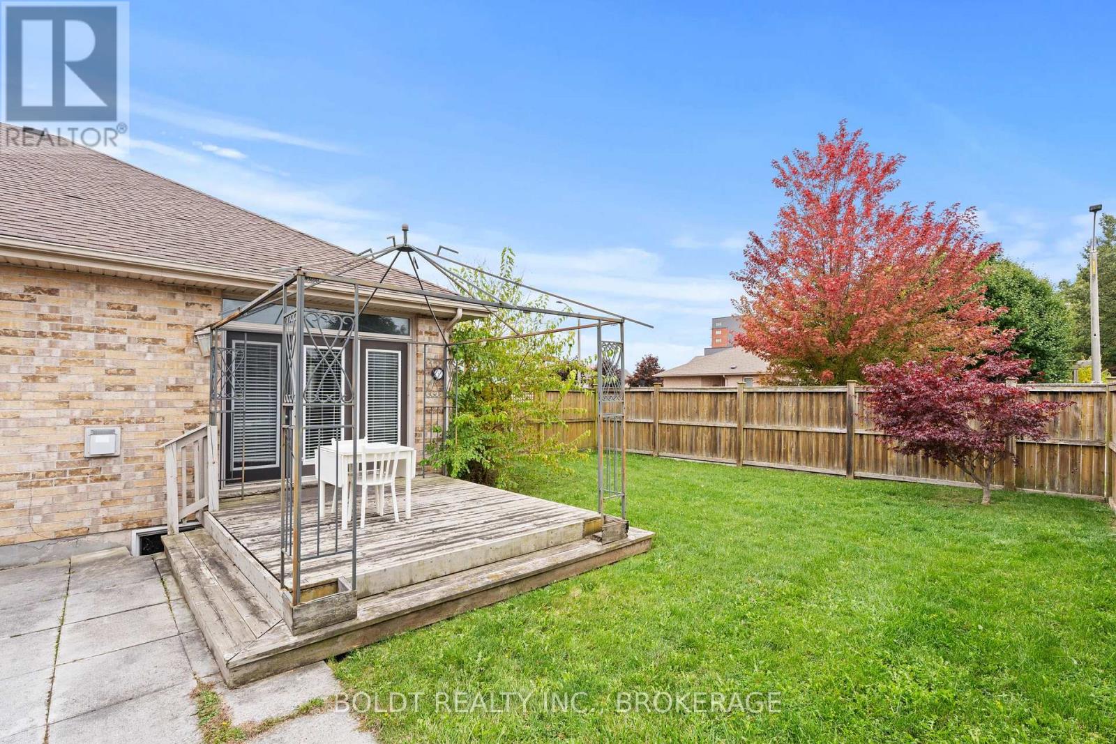 8 Willowlanding Court, Welland (N. Welland), Ontario  L3C 7L7 - Photo 30 - X12492214