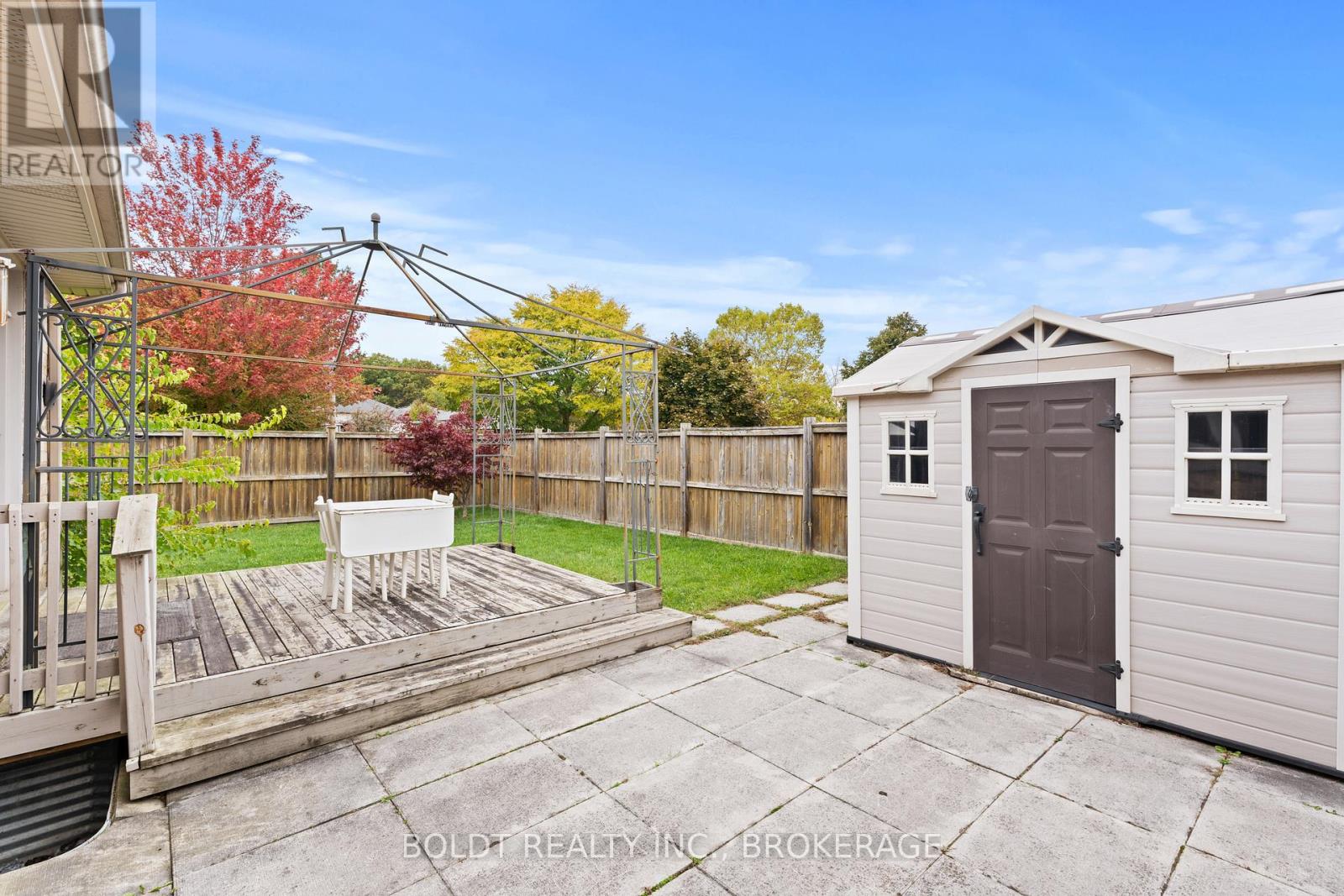 8 Willowlanding Court, Welland (N. Welland), Ontario  L3C 7L7 - Photo 31 - X12492214