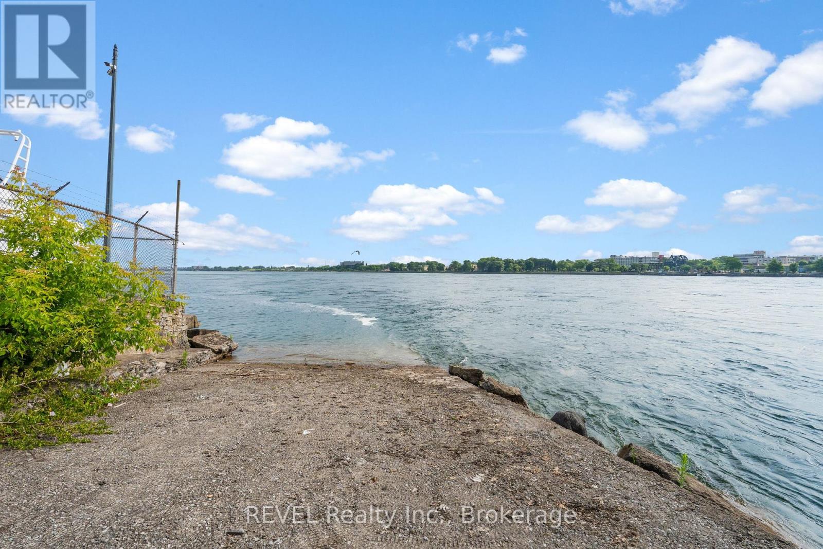 162 Niagara Boulevard, Fort Erie (Central), Ontario  L2A 3G3 - Photo 22 - X12492218