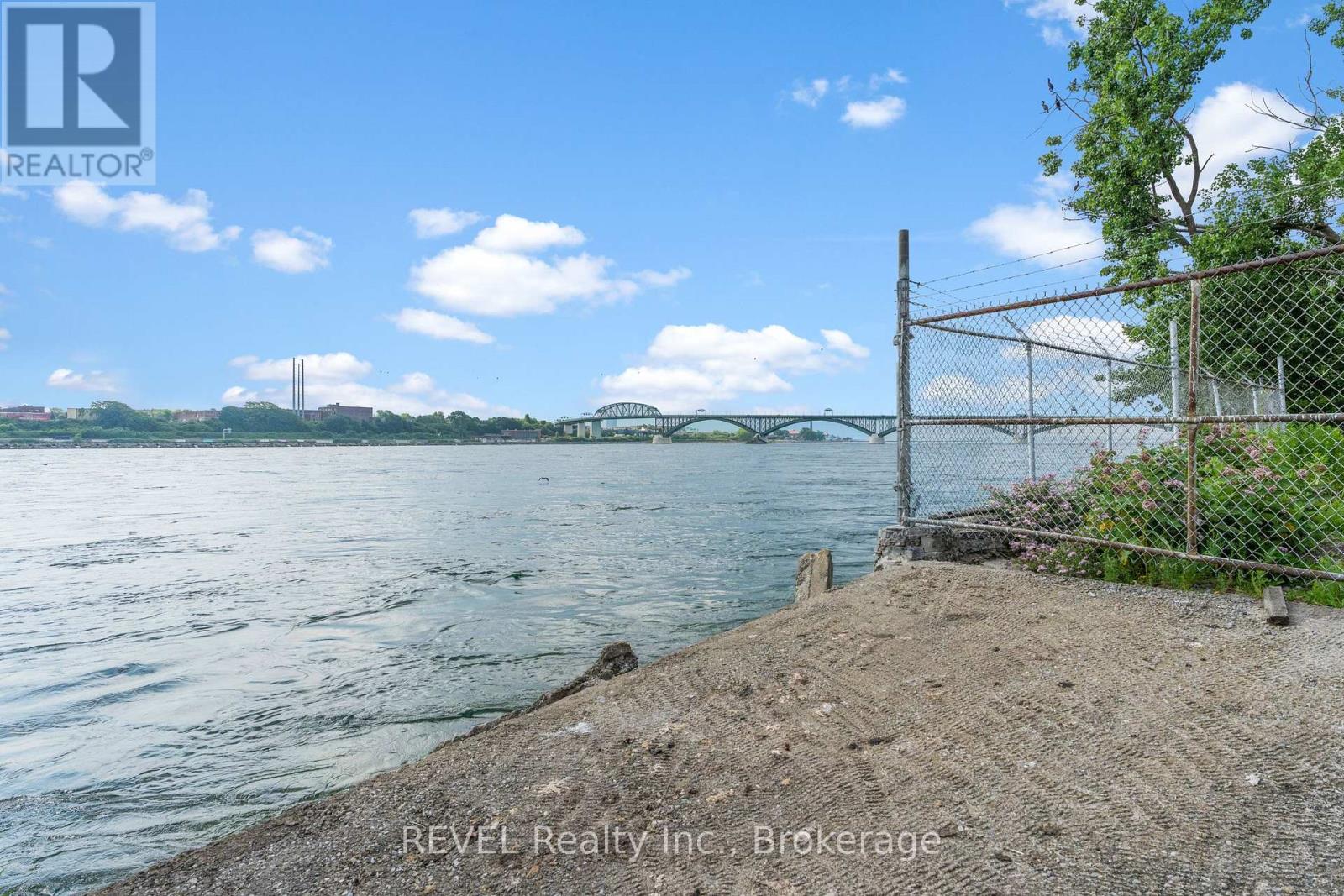 162 Niagara Boulevard, Fort Erie (Central), Ontario  L2A 3G3 - Photo 23 - X12492218