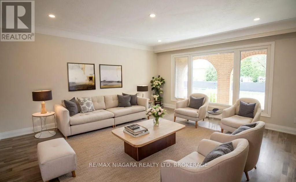 Main - 510 Queen Victoria Drive, Hamilton (Quinndale), Ontario  L8W 1G9 - Photo 3 - X12492276