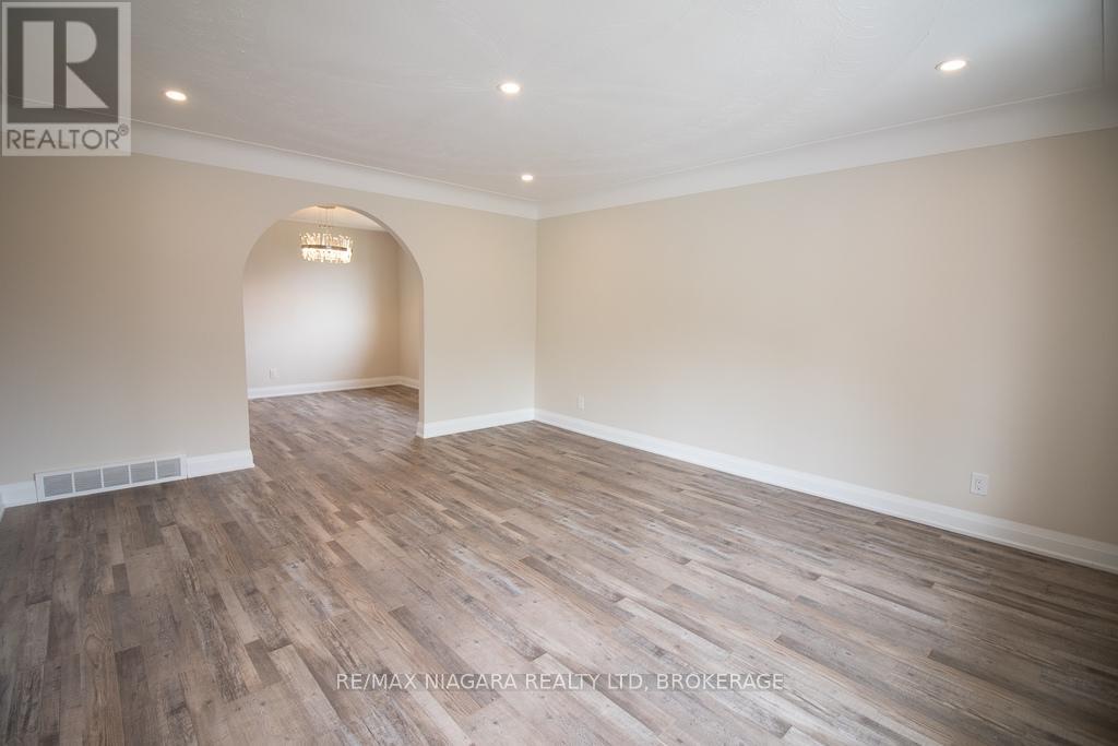 Main - 510 Queen Victoria Drive, Hamilton (Quinndale), Ontario  L8W 1G9 - Photo 4 - X12492276