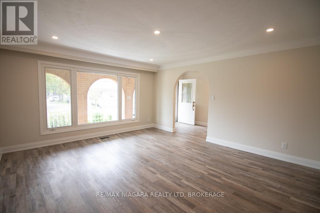 Main - 510 Queen Victoria Drive, Hamilton (Quinndale), Ontario  L8W 1G9 - Photo 6 - X12492276