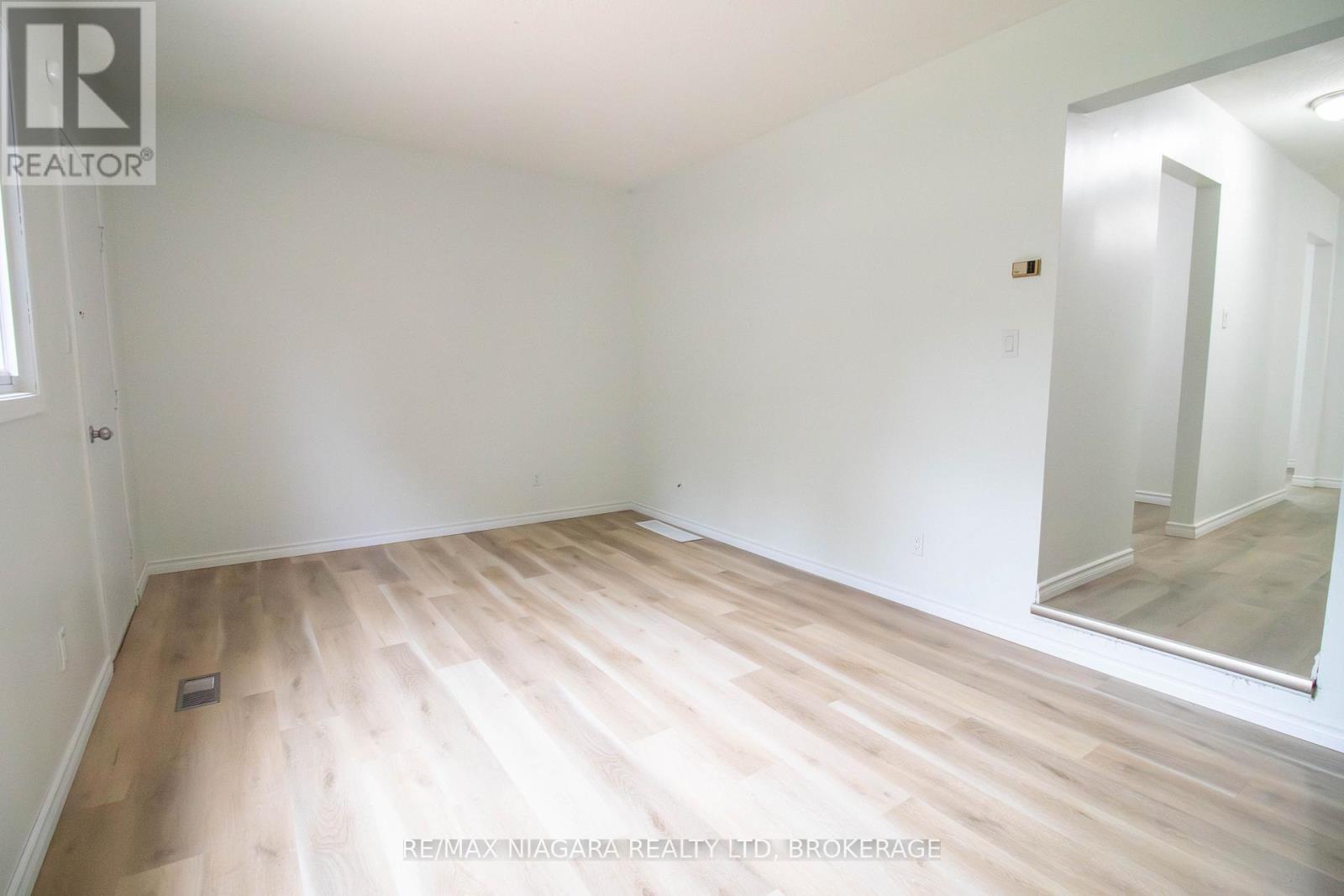 225 - 195 Denistoun Street, Welland, Ontario  L3C 6J6 - Photo 11 - X12492278