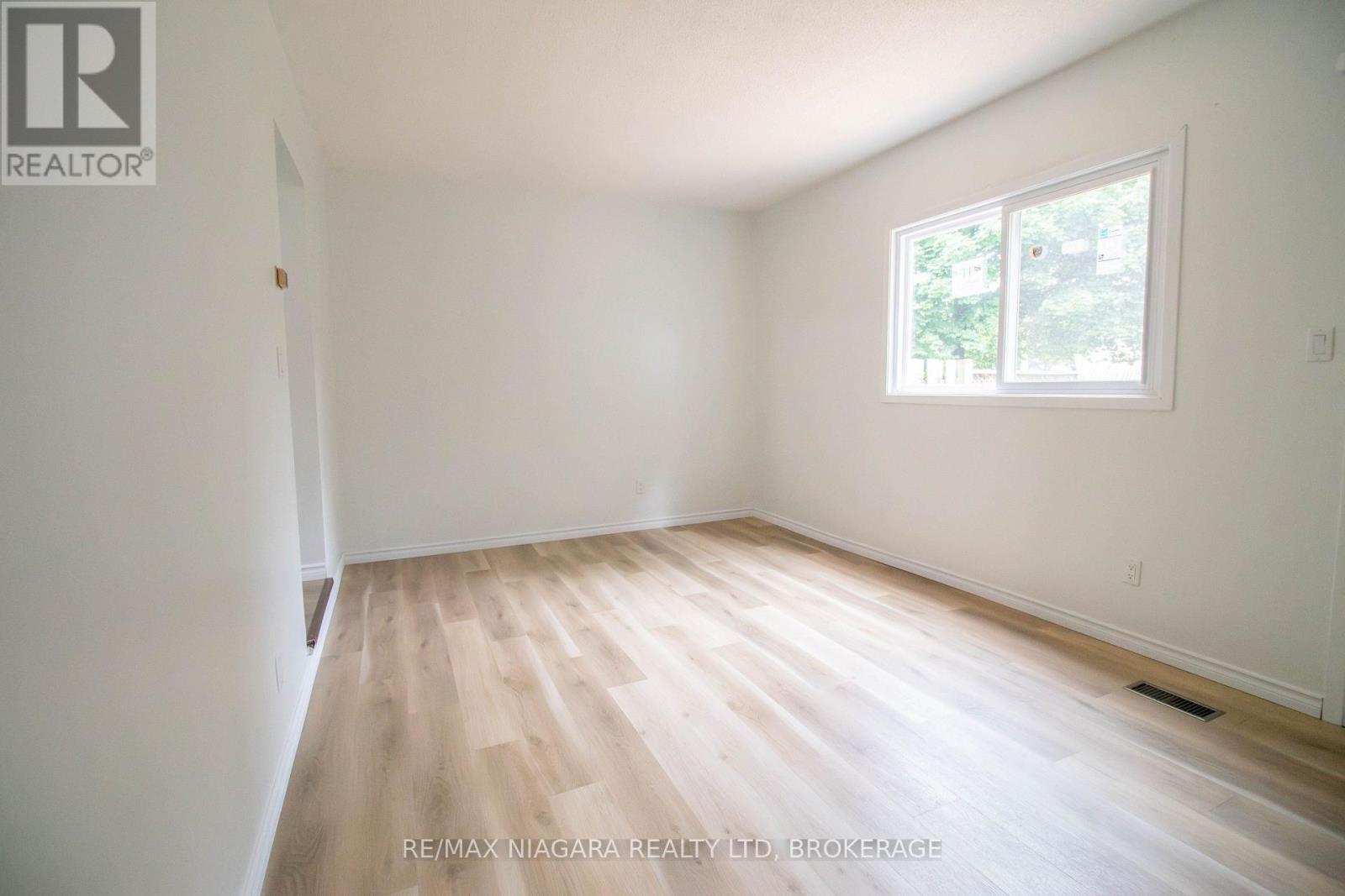 225 - 195 Denistoun Street, Welland, Ontario  L3C 6J6 - Photo 12 - X12492278