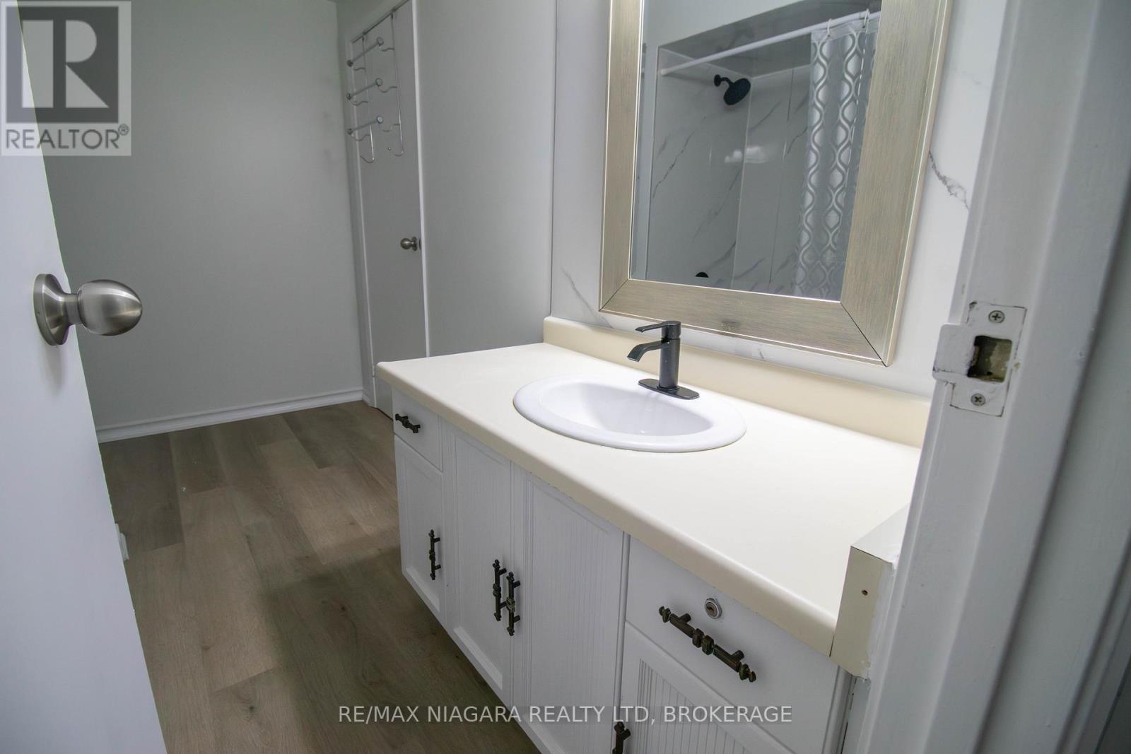 225 - 195 Denistoun Street, Welland, Ontario  L3C 6J6 - Photo 13 - X12492278